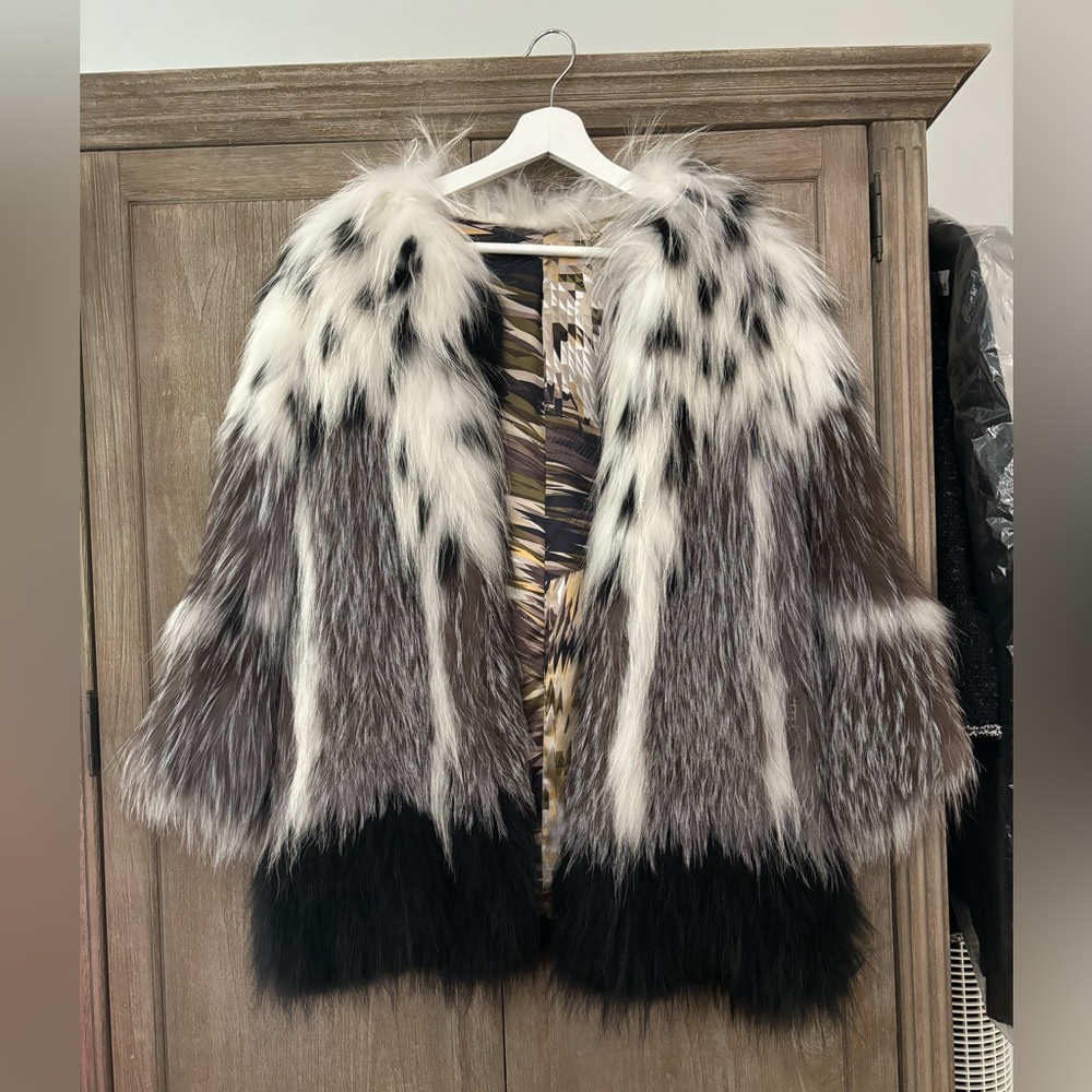 No brand real fur( don’t know what kind fur it is) coat, size 6,